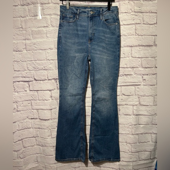 Old Navy Extra High Rise Flare Jeans in Medium Wash Size 8-12 - Picture 1 of 5
